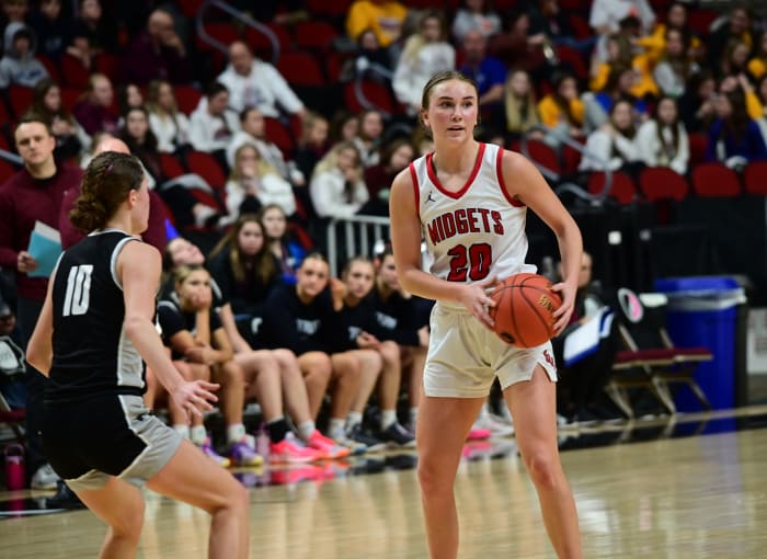 Estherville Lincoln Central's Rylee Yager scans the court during a Class 3A state semifinal game against Mount Vernon on Thursday at Wells Fargo Arena in Des Moines. (Photo by Ryan Timmerman)